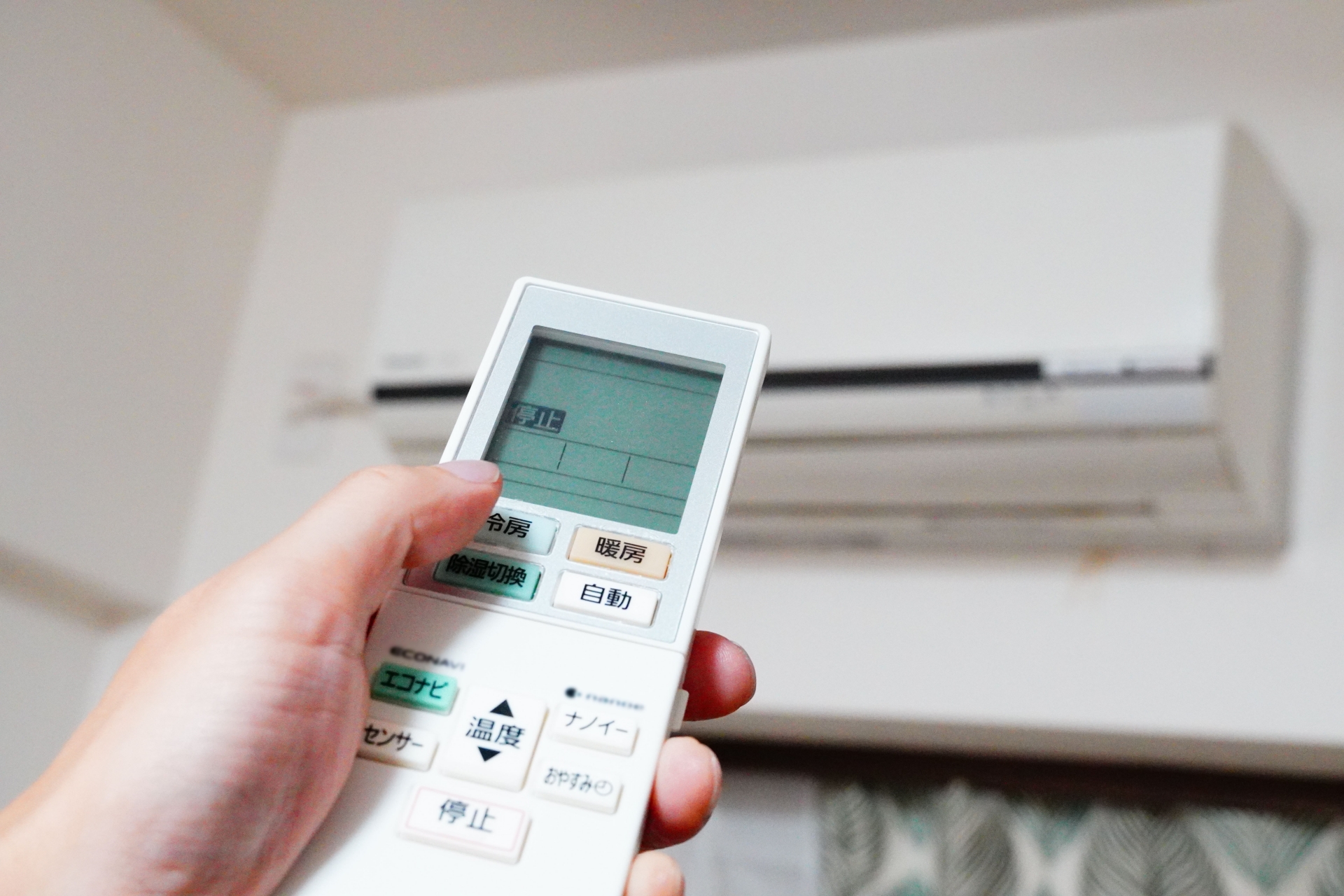冷房の真下で8時間｜肩こりが気になる一日を追ってみた