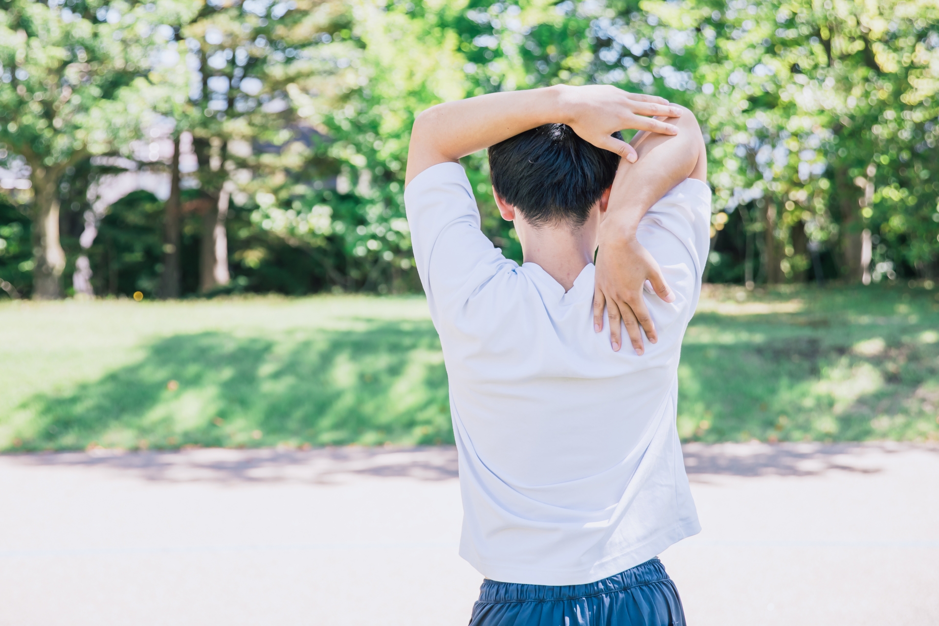 肩こりの原因とは?プロの“肩甲骨はがし”で肩こりから卒業!
