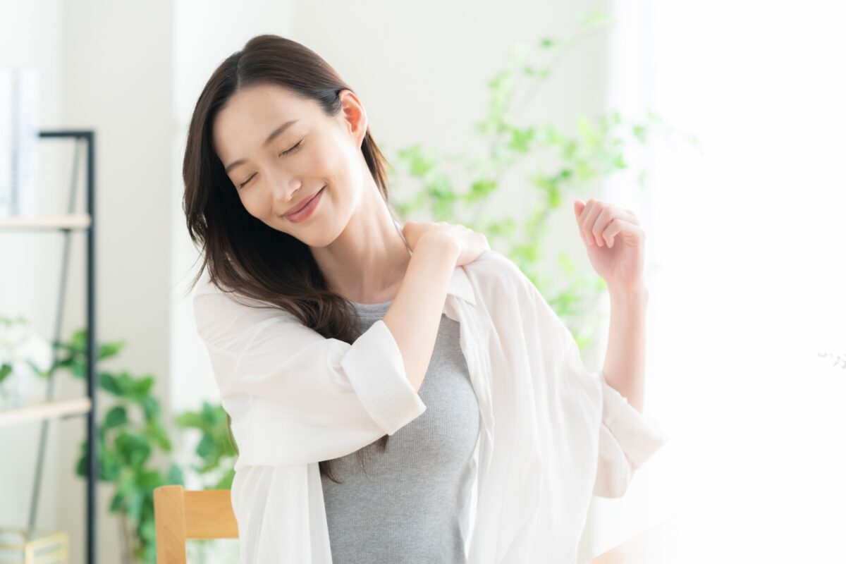 肩こり解消ストレッチ5選｜猫背・眼精疲労にも効く方法