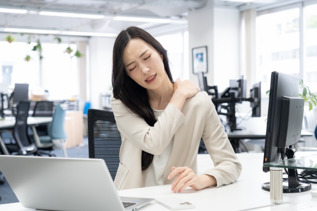 肩こりが繰り返される本当の原因とは？猫背・巻き肩を根本から整えるストレッチ